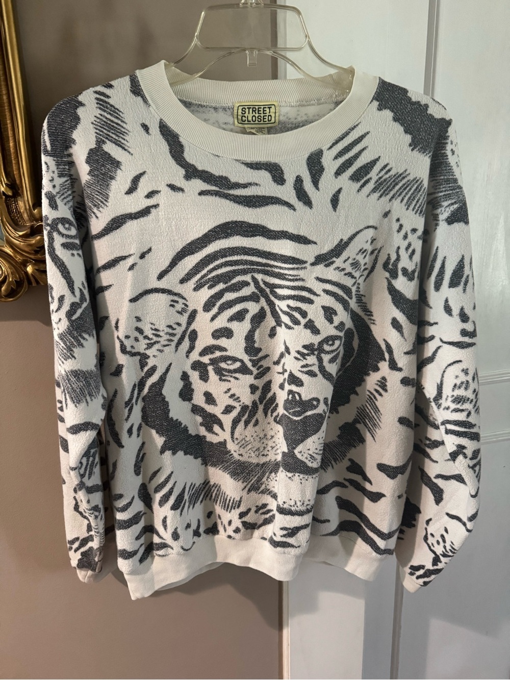 Street Closed Tiger Face Sweater Animal Print Size Small
